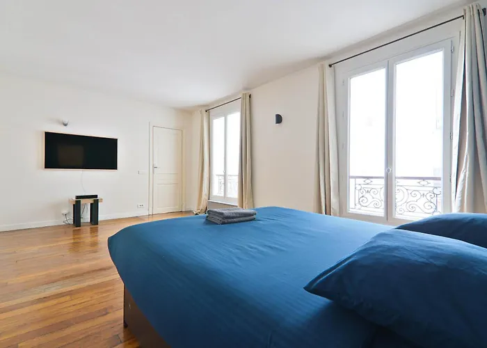 Superb Quartier Tour Eiffel 8 Free Netflix Parijs
